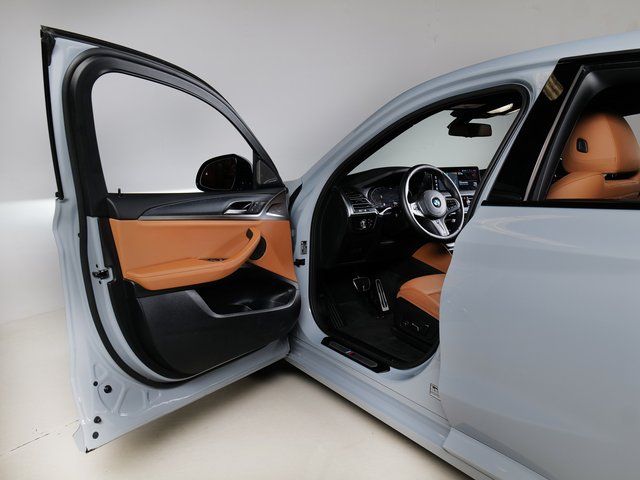 Used 2025 Gray BMW xDrive30i image 26