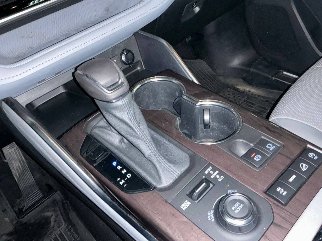 Used 2022  Toyota Platinum image 23