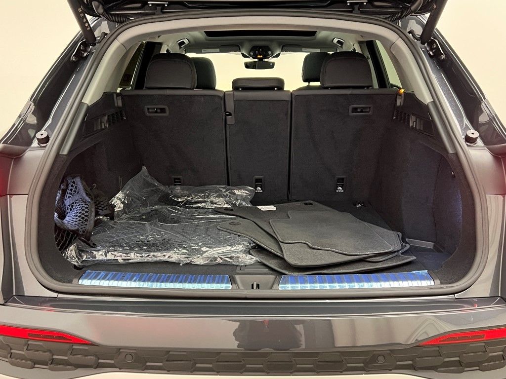 Thumbnail: 2025 Audi Q5 - 11