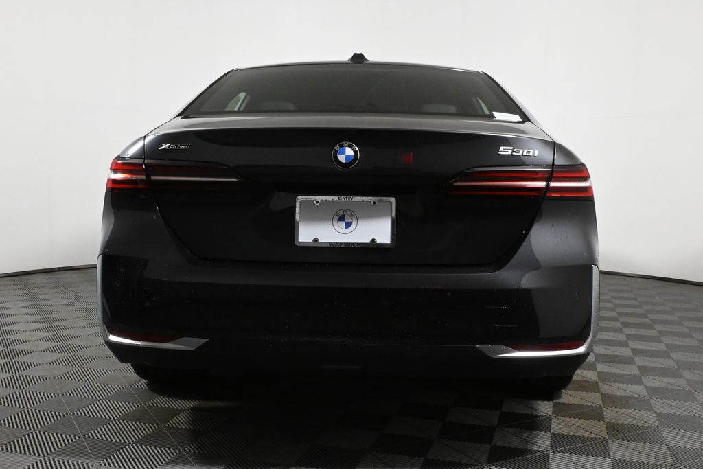 Thumbnail: 2026 BMW 5 Series - 6