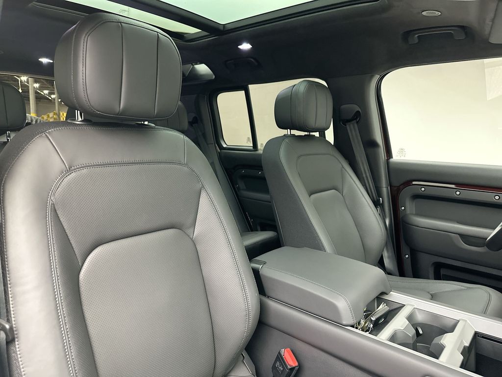 2025 Land Rover Defender 110 5