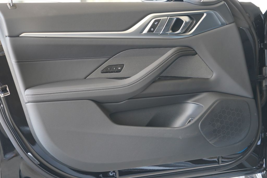 Thumbnail: 2026 BMW i4 - 9