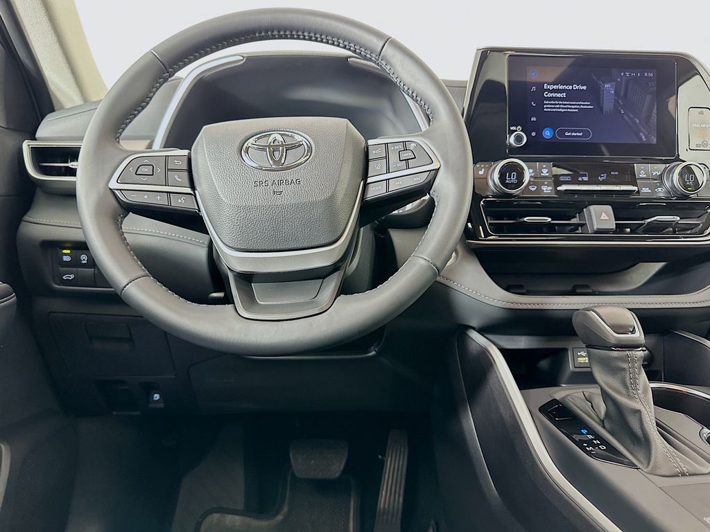 2025 Toyota Highlander XLE 23