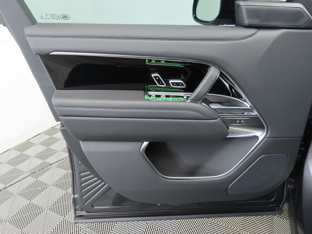 Thumbnail: 2025 Land Rover Range Rover - 24