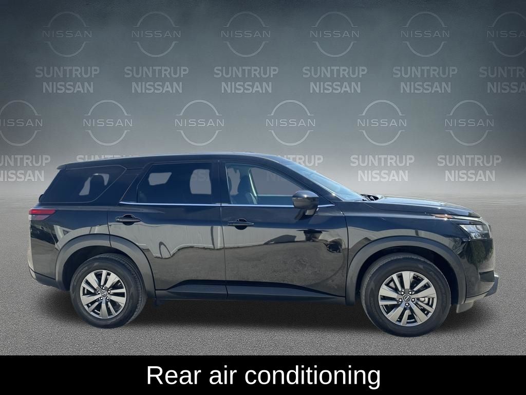 View vehicle photo 7