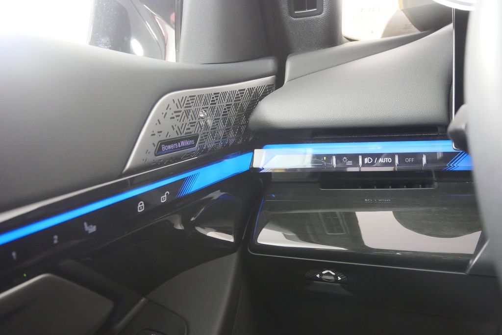 Thumbnail: 2025 BMW i5 - 22