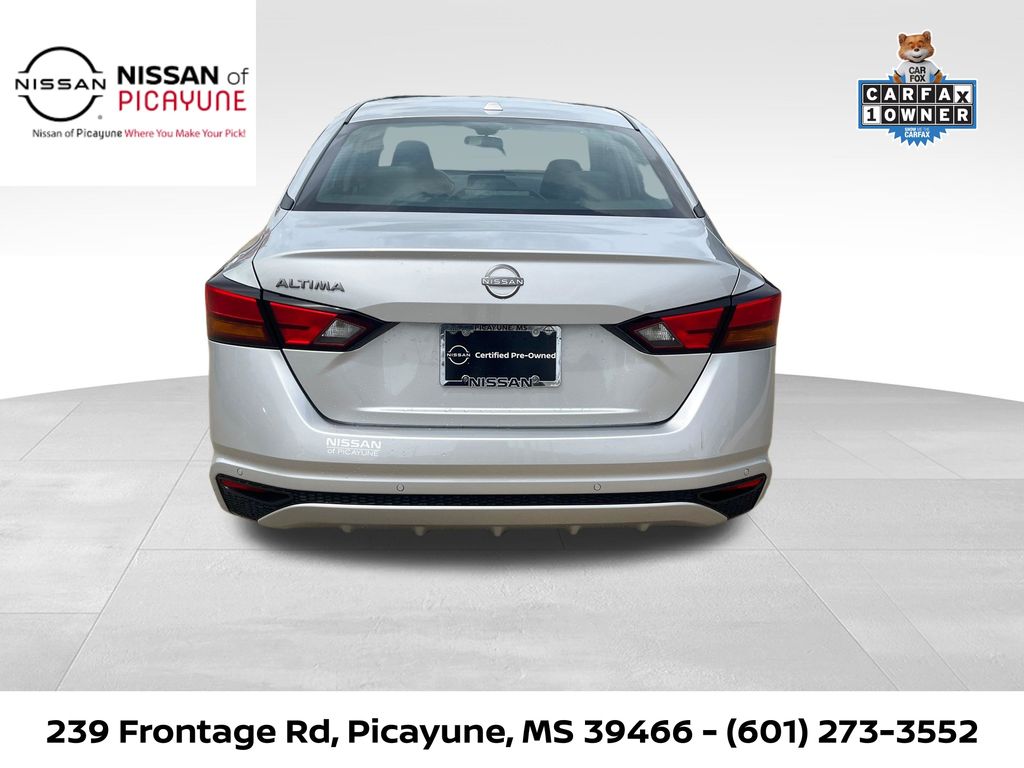 View vehicle photo 4