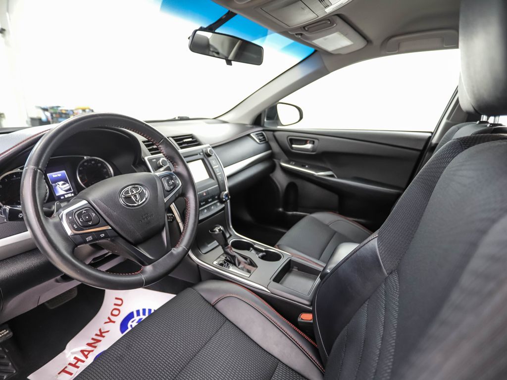 Thumbnail: 2016 Toyota Camry - 11