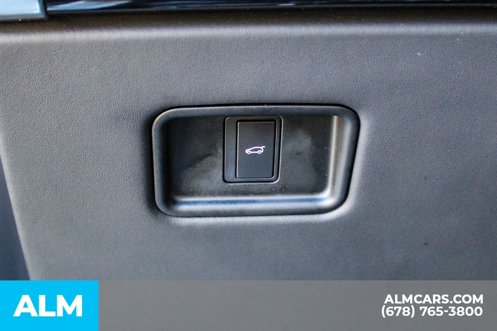 Used 2023 Black Land Rover SE image 31