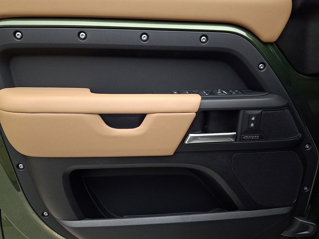 Thumbnail: 2026 Land Rover Defender - 8