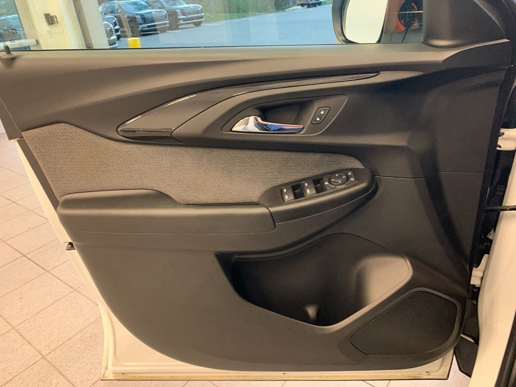 Used 2021 White Chevrolet LS image 10