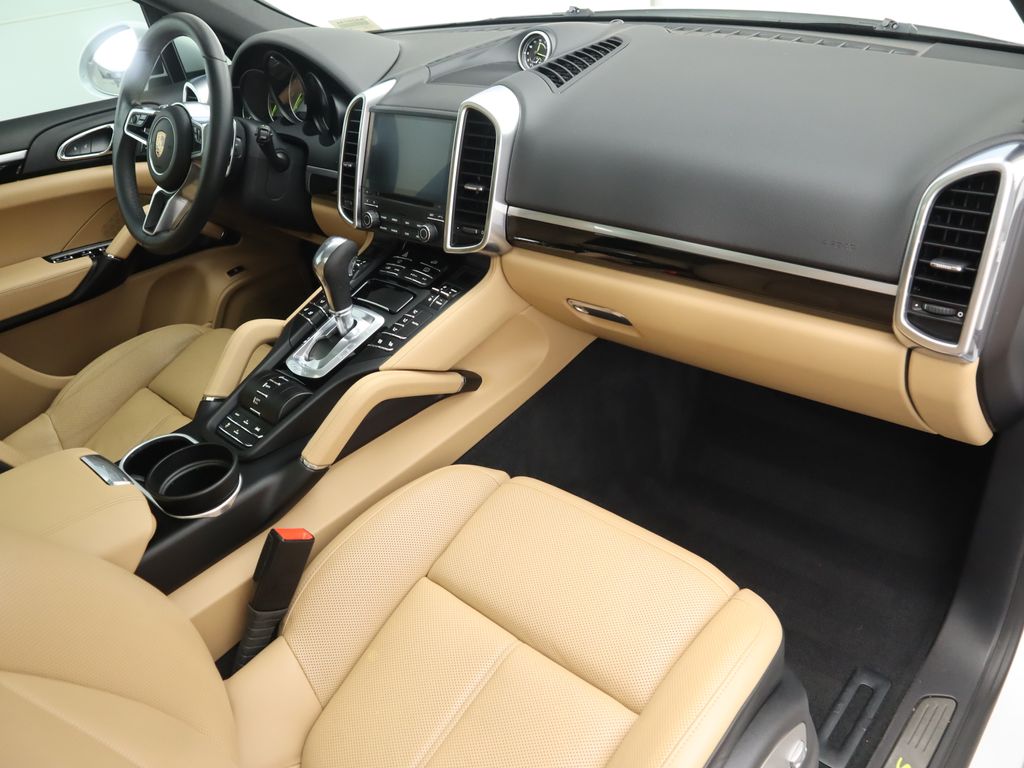 Thumbnail: 2018 Porsche Cayenne - 18