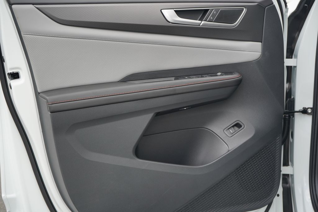 2025 Volkswagen Atlas Peak Edition SE 19