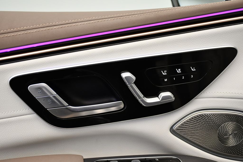 Thumbnail: 2023 Mercedes-Benz EQS - 32