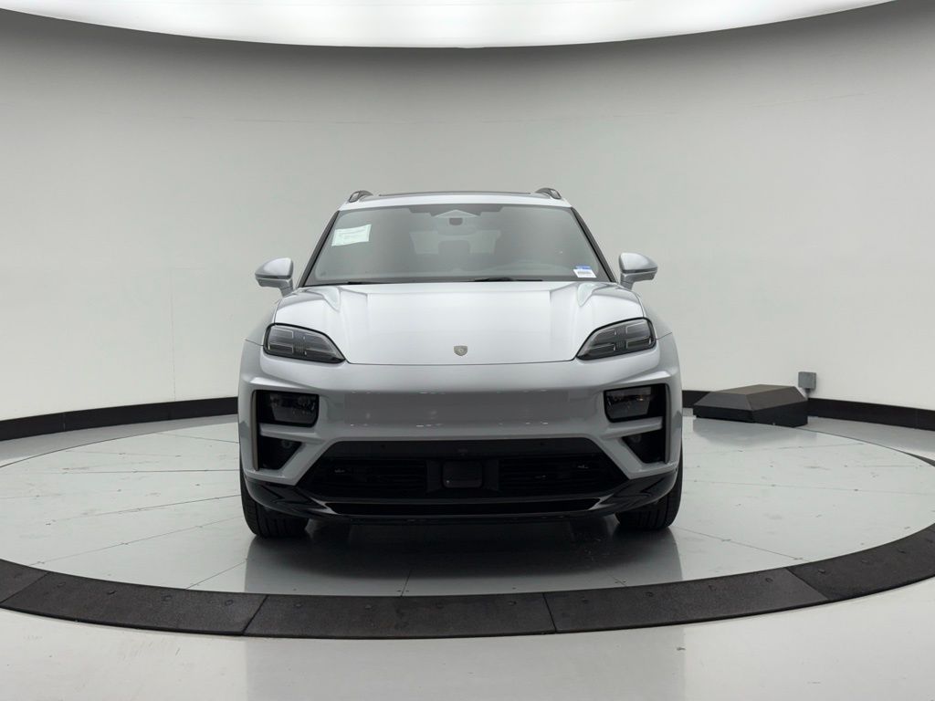 Thumbnail: 2026 Porsche Macan - 10