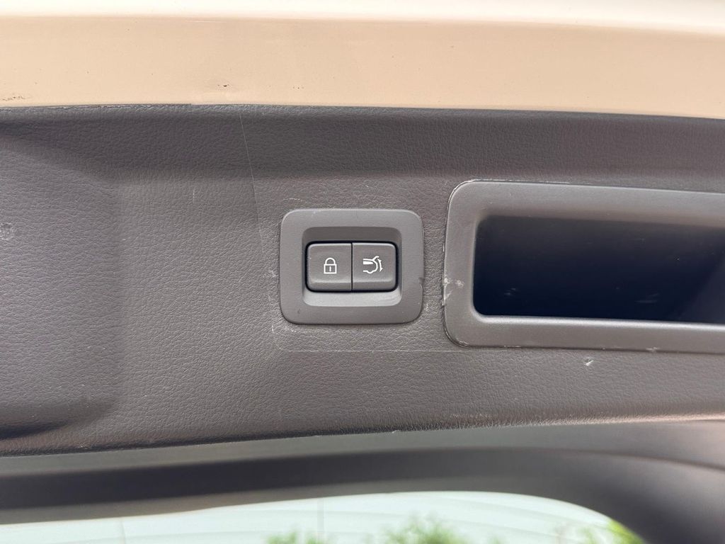 Certified Used 2025 Wind Chill Pearl Mazda 2.5 S Premium Plus Package image 7