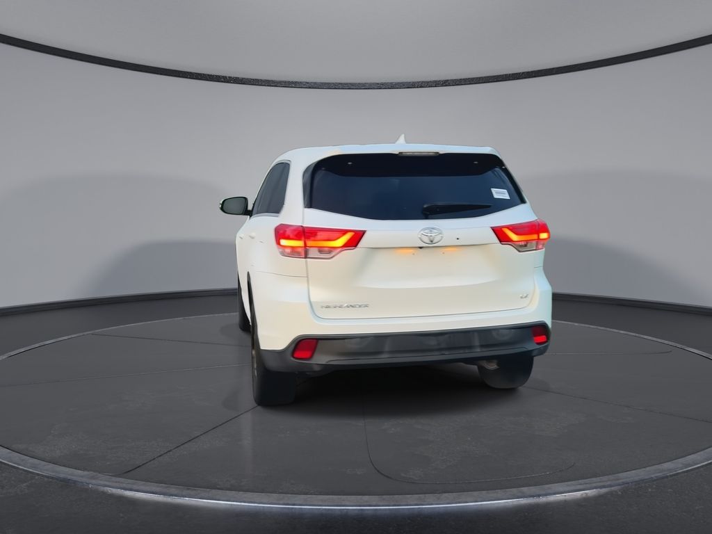 Thumbnail: 2017 Toyota Highlander - 7