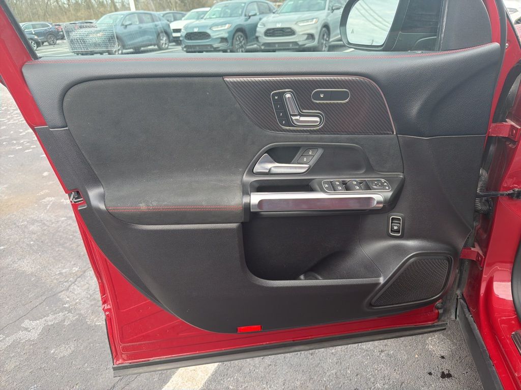 Thumbnail: 2020 Mercedes-Benz GLB - 19