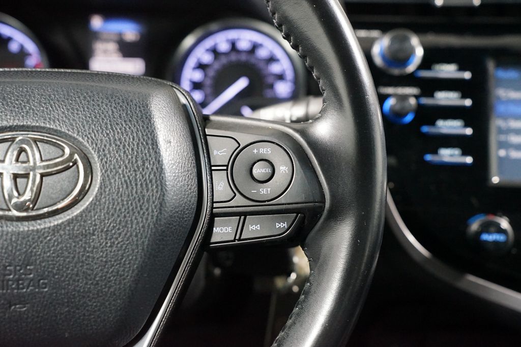 Thumbnail: 2018 Toyota Camry - 13