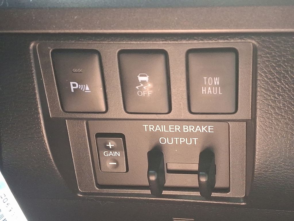 2018 Toyota Tundra SR5 24