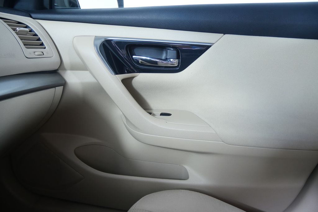 Thumbnail: 2014 Nissan Altima - 27