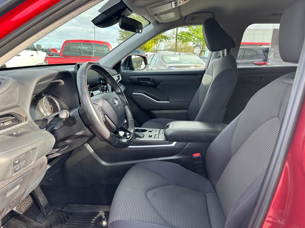 2020 Toyota Highlander LE