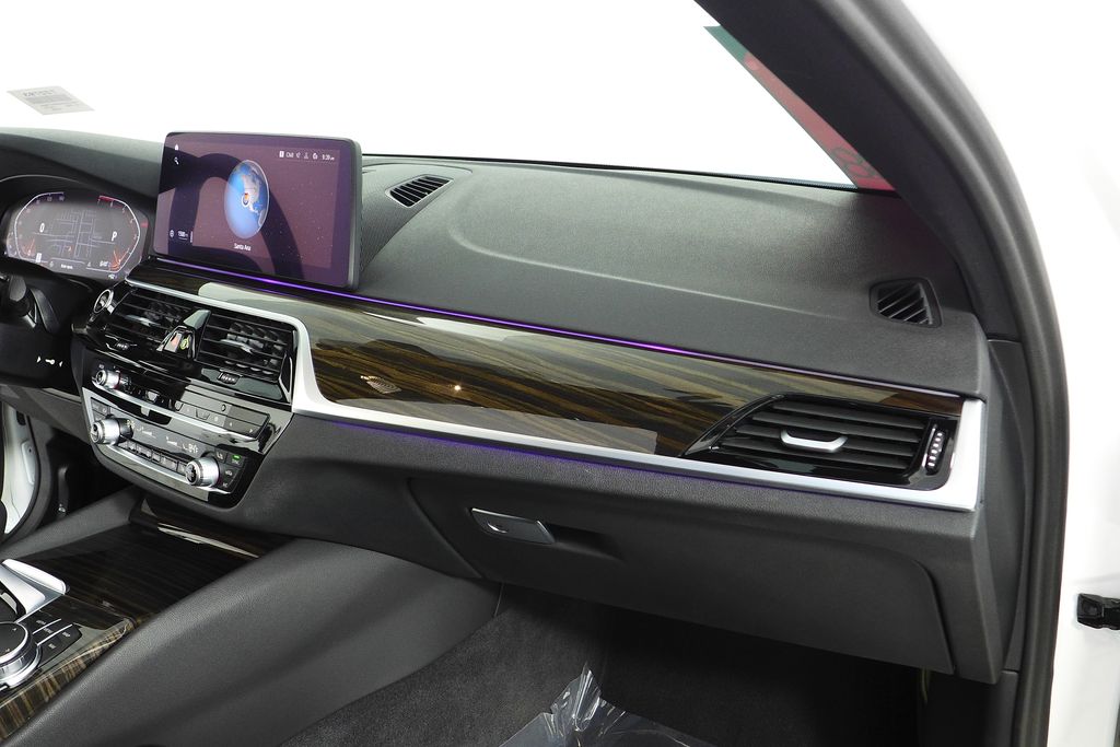 Thumbnail: 2022 BMW 5 Series - 14