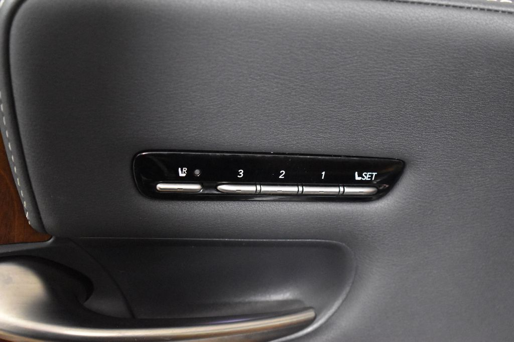 Thumbnail: 2022 Lexus LS - 30