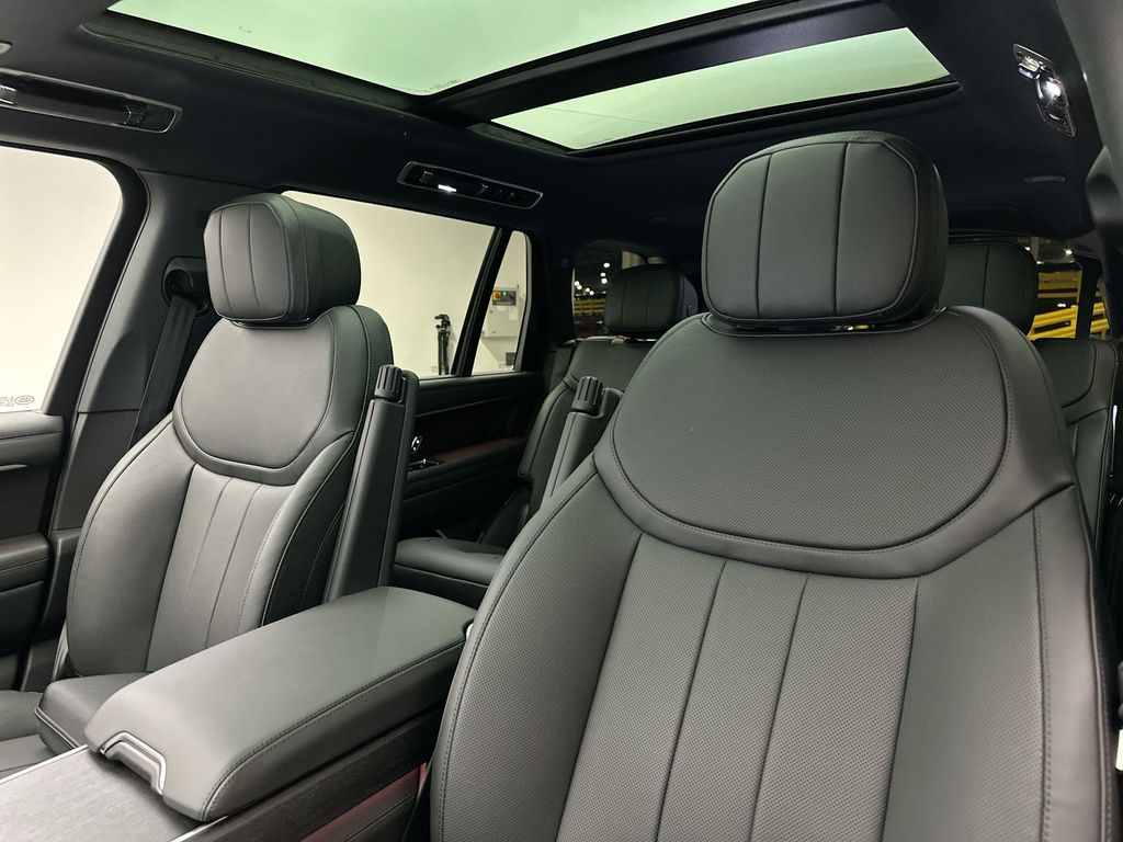 2025 Land Rover Range Rover SE 10