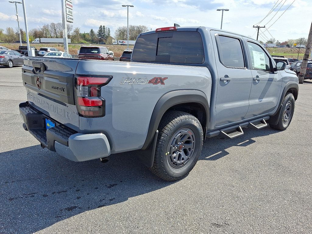 2026 Nissan Frontier — photo 4