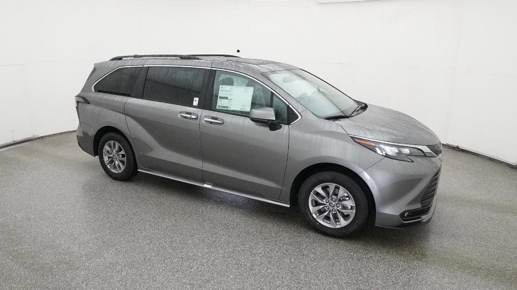 Thumbnail: 2026 Toyota Sienna - 7