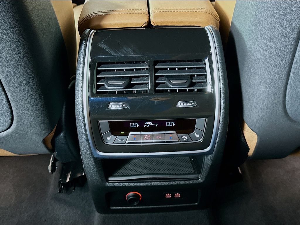 Thumbnail: 2025 BMW X7 - 26