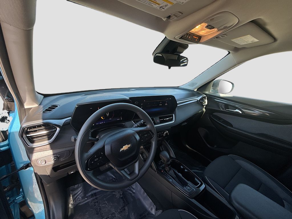 2025 Chevrolet TrailBlazer LS - 8