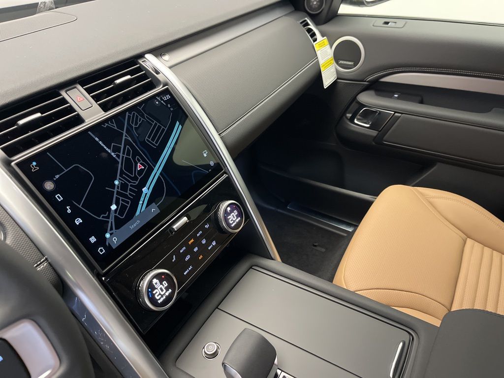 Thumbnail: 2026 Land Rover Discovery - 21