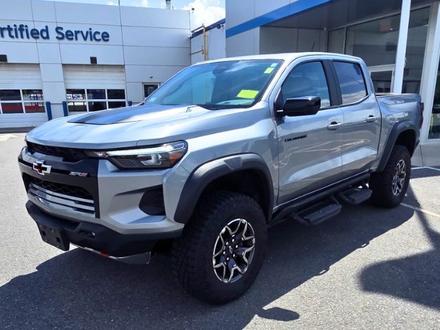 Sterling Gray Metallic 2023 Chevrolet Colorado Pickup Truck Four-Wheel Drive 8-Speed Automatic