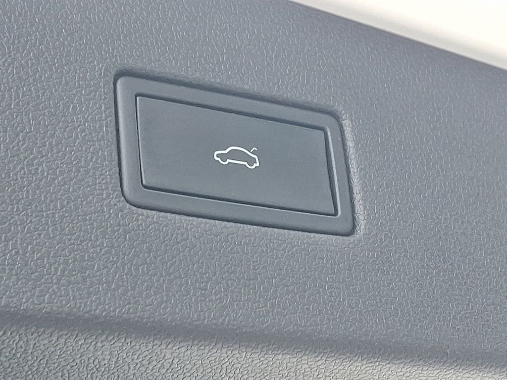 Thumbnail: 2022 Volkswagen Tiguan - 31