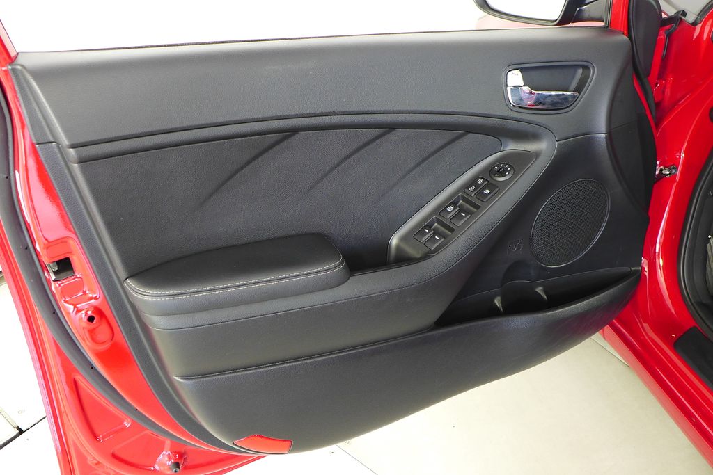 Thumbnail: 2016 Kia Forte - 11