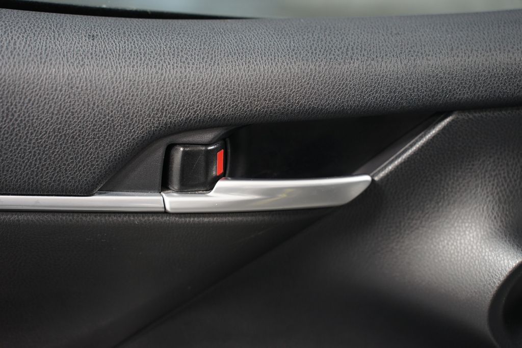 2024 Toyota Camry SE 31