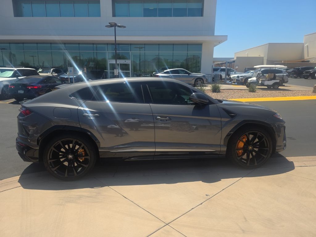 Thumbnail: 2021 Lamborghini Urus - 6