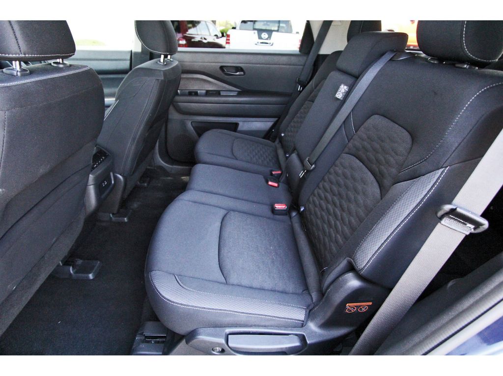 2024 Nissan Pathfinder SV - 6