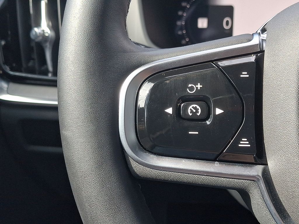 Thumbnail: 2025 Volvo S60 - 21