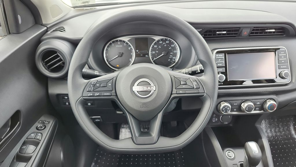 2025 Nissan Kicks Play