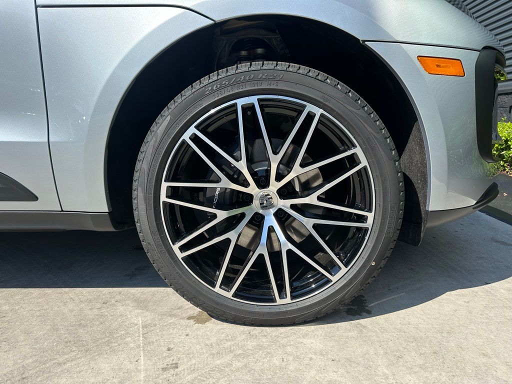 Thumbnail: 2026 Porsche Macan - 15