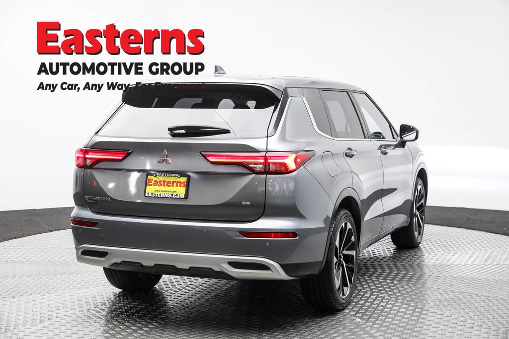 Used 2023 Silver Mitsubishi SE image 5