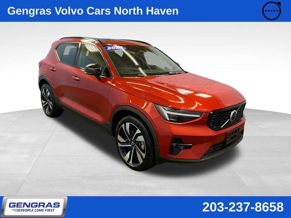  2025 Volvo XC40 B5 Ultra Dark Theme AWD   
