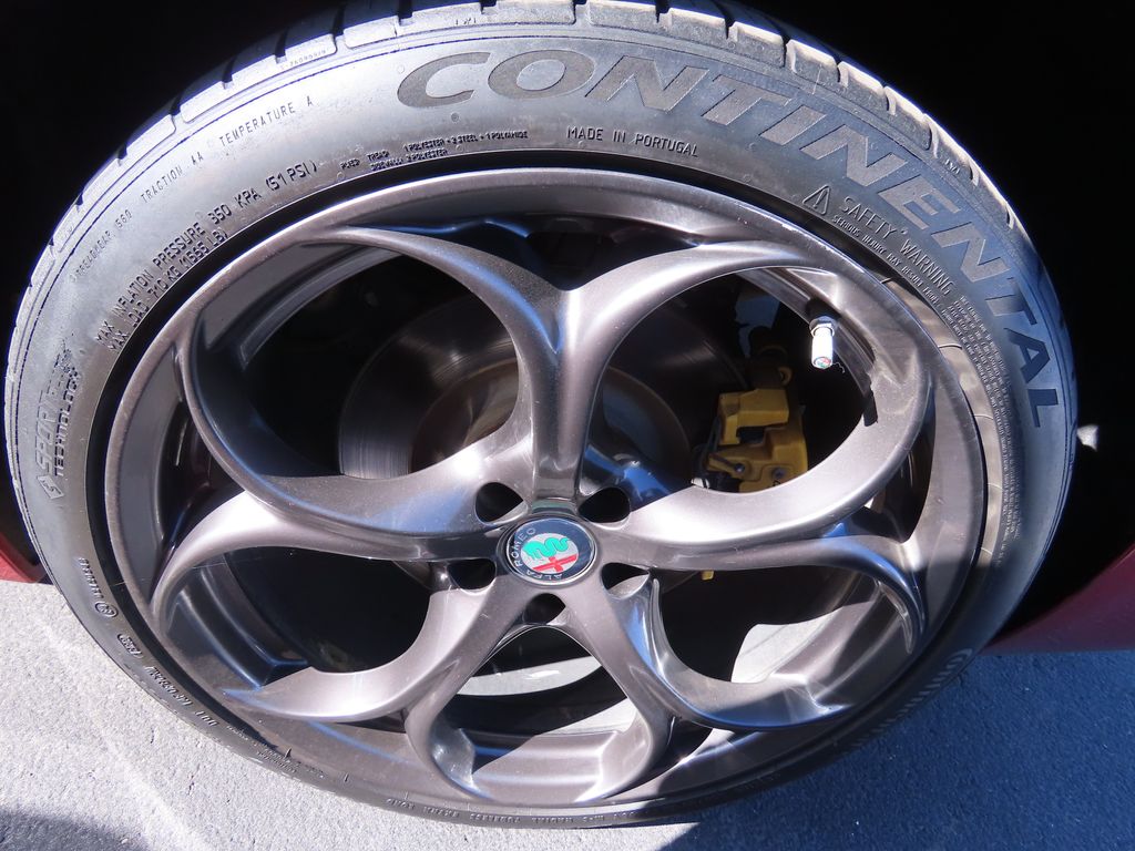 Thumbnail: 2019 Alfa Romeo Giulia - 16