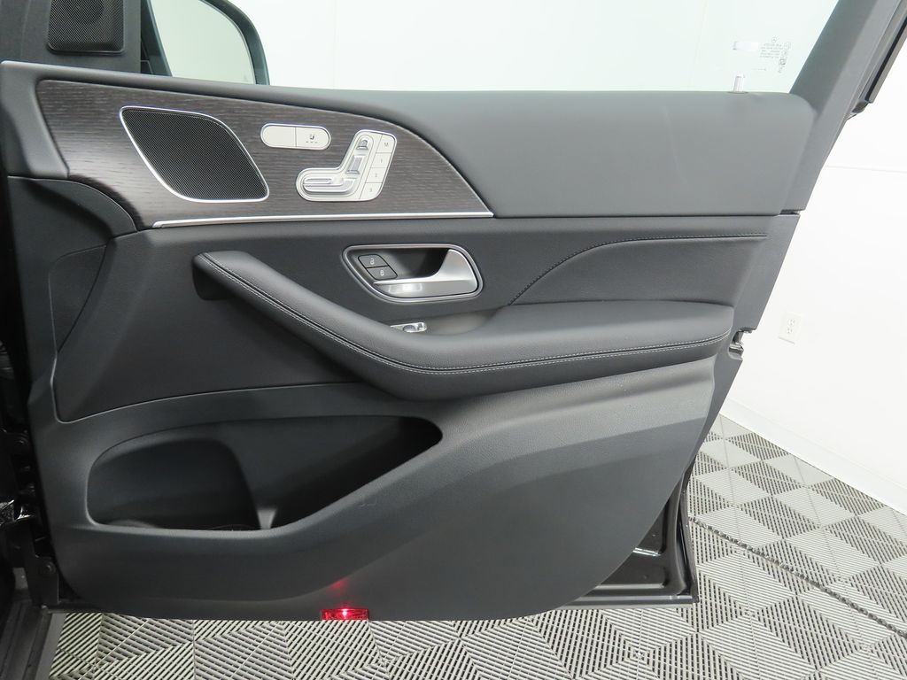 Thumbnail: 2026 Mercedes-Benz GLE - 25