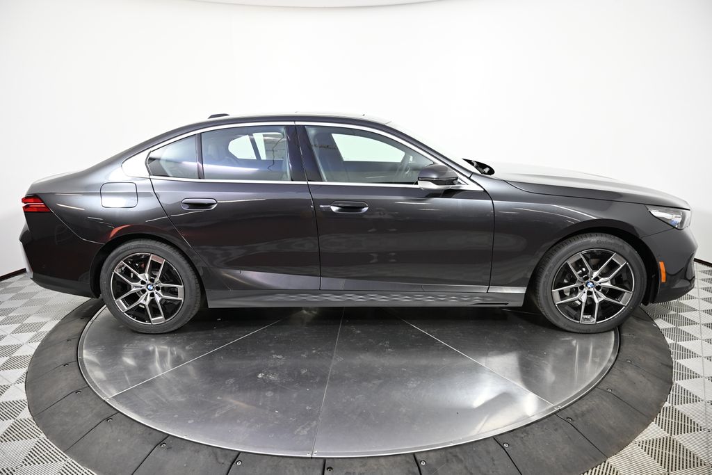 Thumbnail: 2026 BMW 5 Series - 6