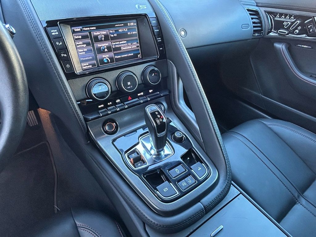 Used 2014  Jaguar S image 29
