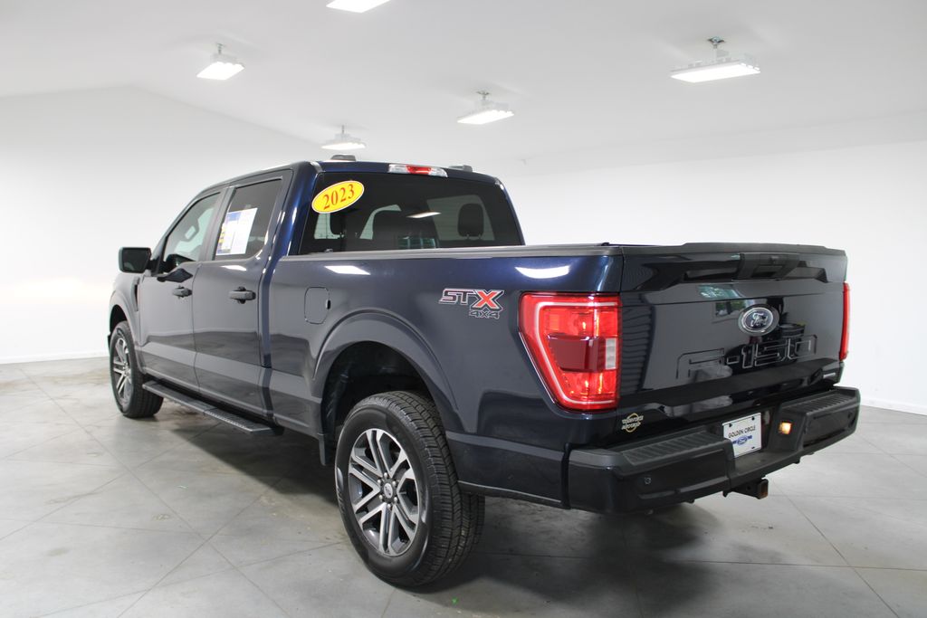 View vehicle photo 7